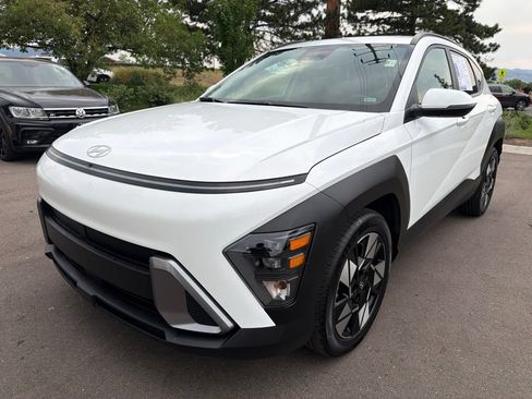 Used 2025 Hyundai Kona SEL FWD image 3
