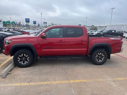 Used 2021 Toyota Tacoma TRD Off-Road image 2