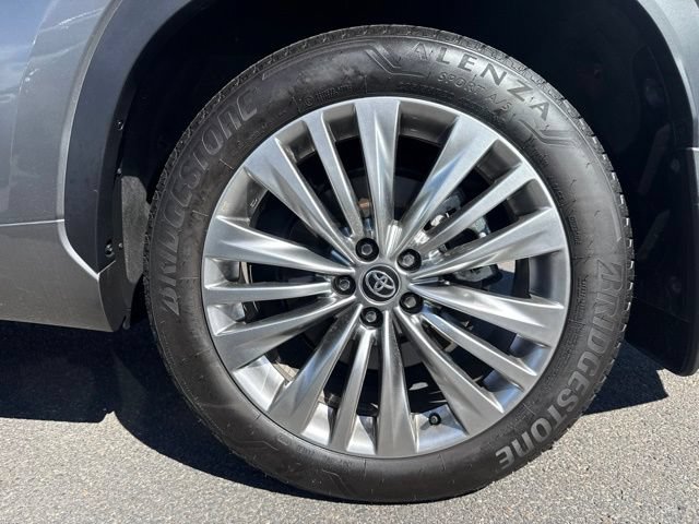 Used 2026 Toyota Highlander Platinum AWD/4WD image 10