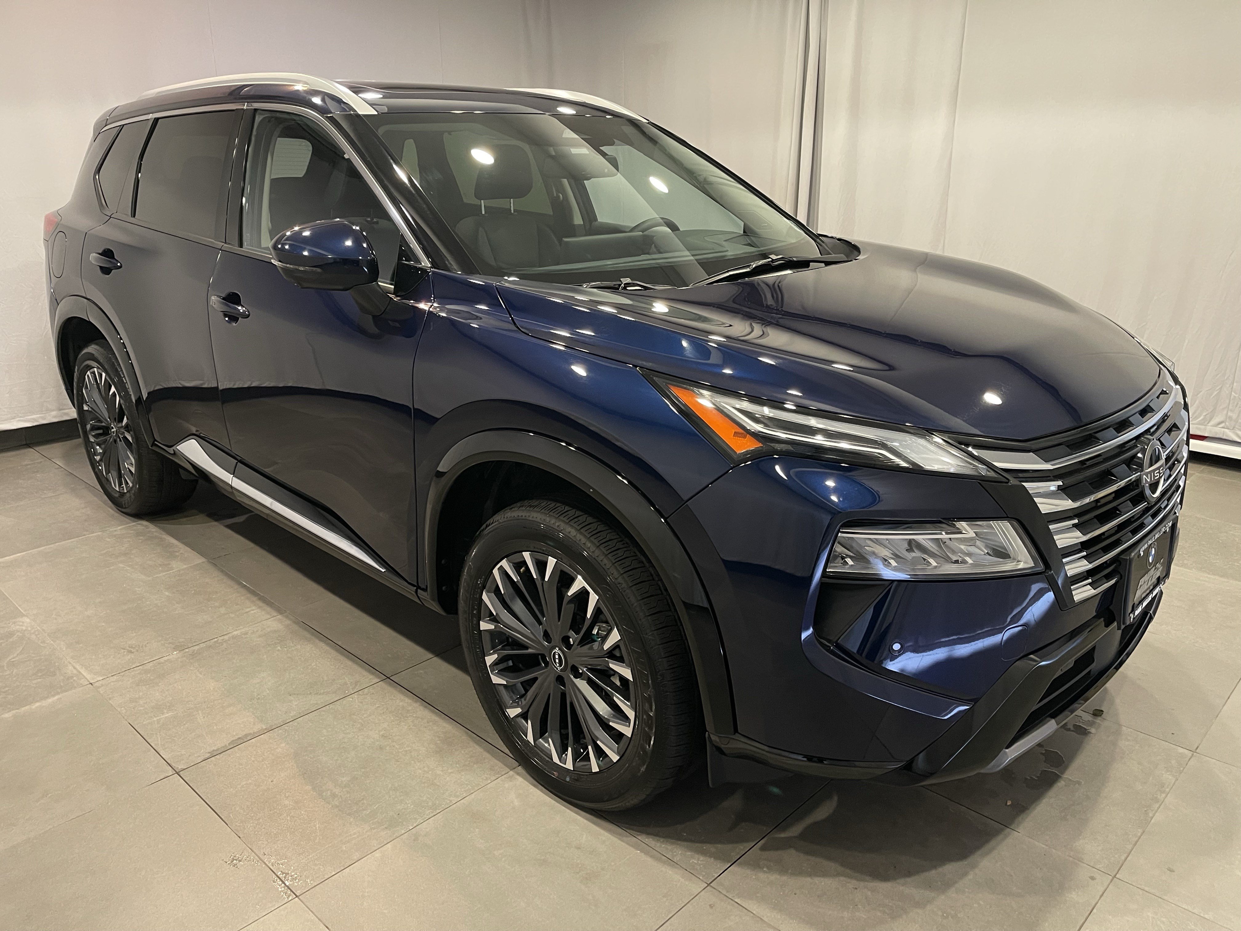 Used 2026 Nissan Rogue Platinum w/ Platinum Premium Package AWD/4WD image 3