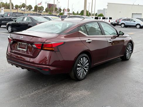 Used 2025 Nissan Altima 2.5 SV FWD image 9