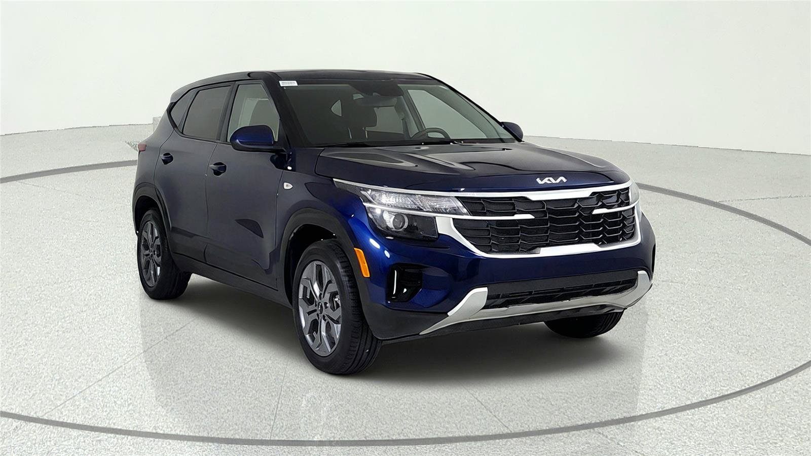 Used 2025 Kia Seltos LX AWD/4WD image 1