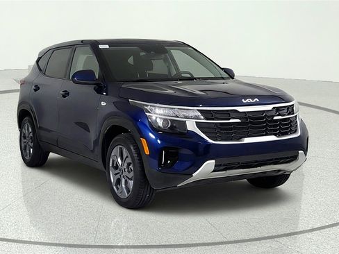 Used 2025 Kia Seltos LX AWD/4WD image 1