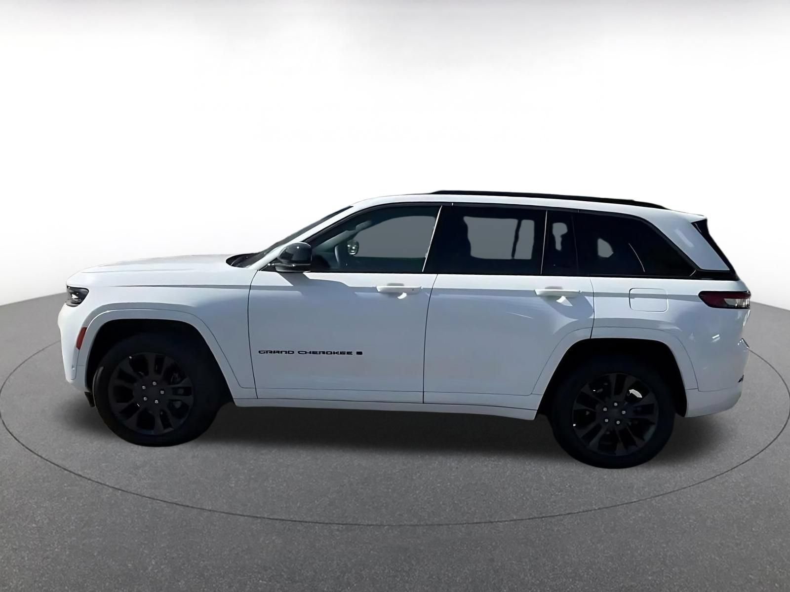 Used 2026 Jeep Grand Cherokee Limited AWD/4WD image 8