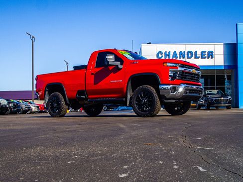Used 2025 Chevrolet Silverado 2500 LT AWD/4WD image 9