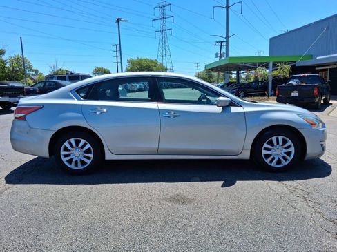 Used 2015 Nissan Altima 2.5 S FWD image 4