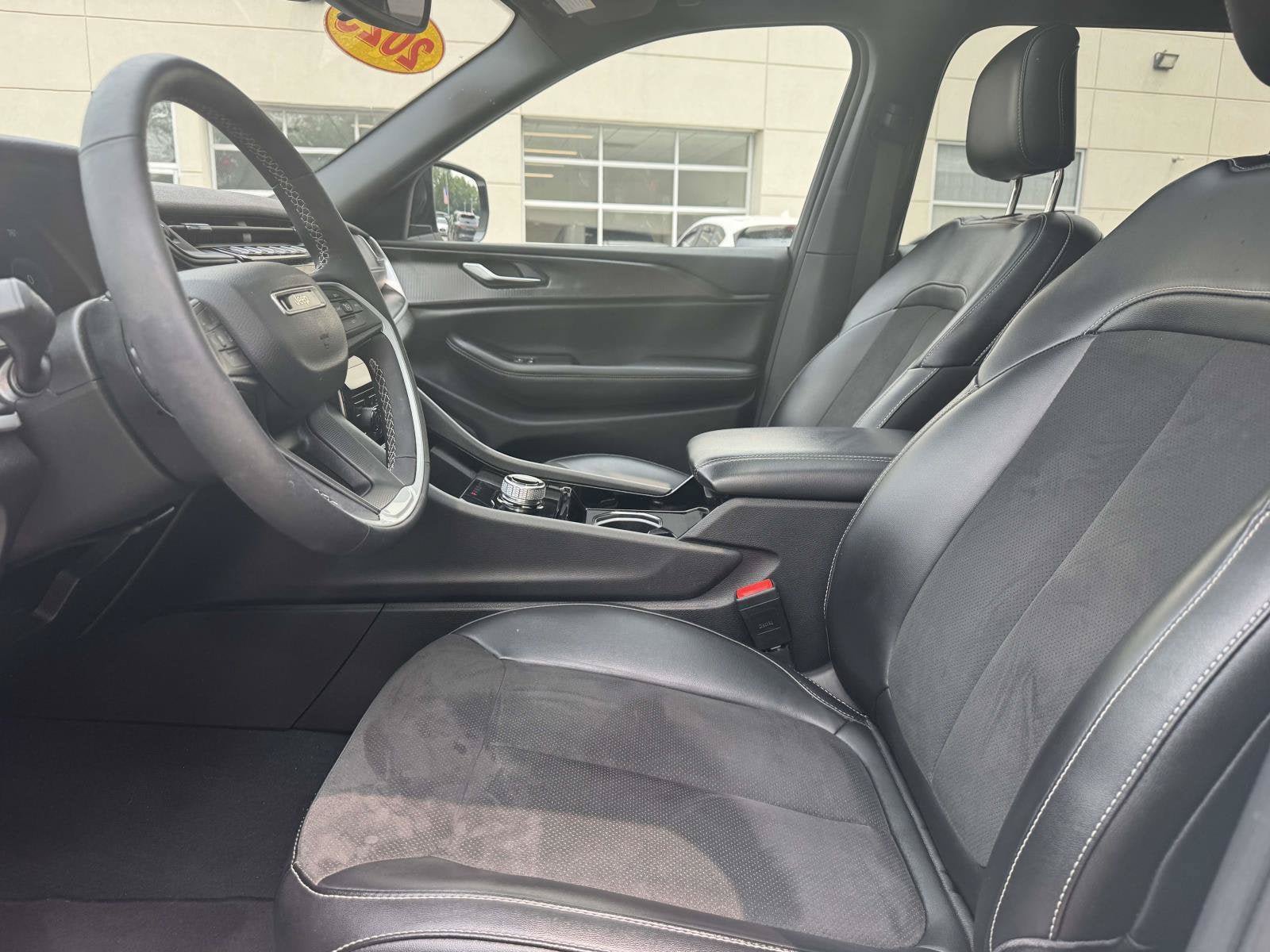 Used 2023 Jeep Grand Cherokee L Laredo AWD/4WD image 18