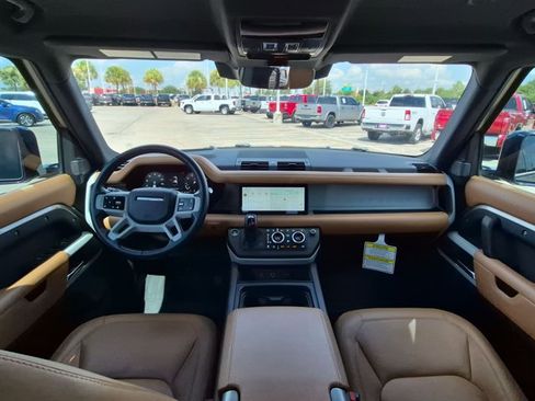 Used 2023 Land Rover Defender 110 SE AWD/4WD image 18