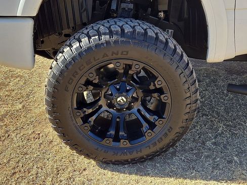 Used 2019 Nissan Titan PRO-4X w/ Pro-4x Convenience Package image 10