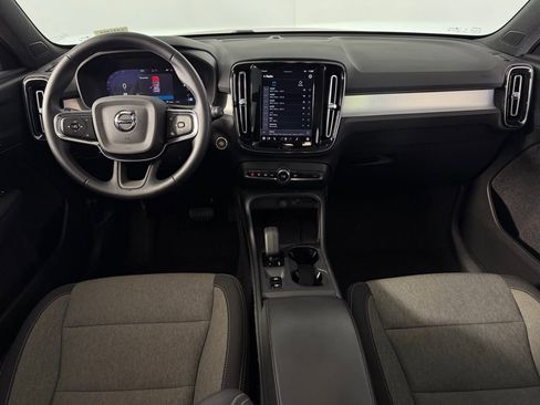 Used 2025 Volvo XC40 B5 Core image 12