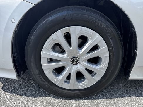 Used 2022 Toyota Prius LE FWD image 14