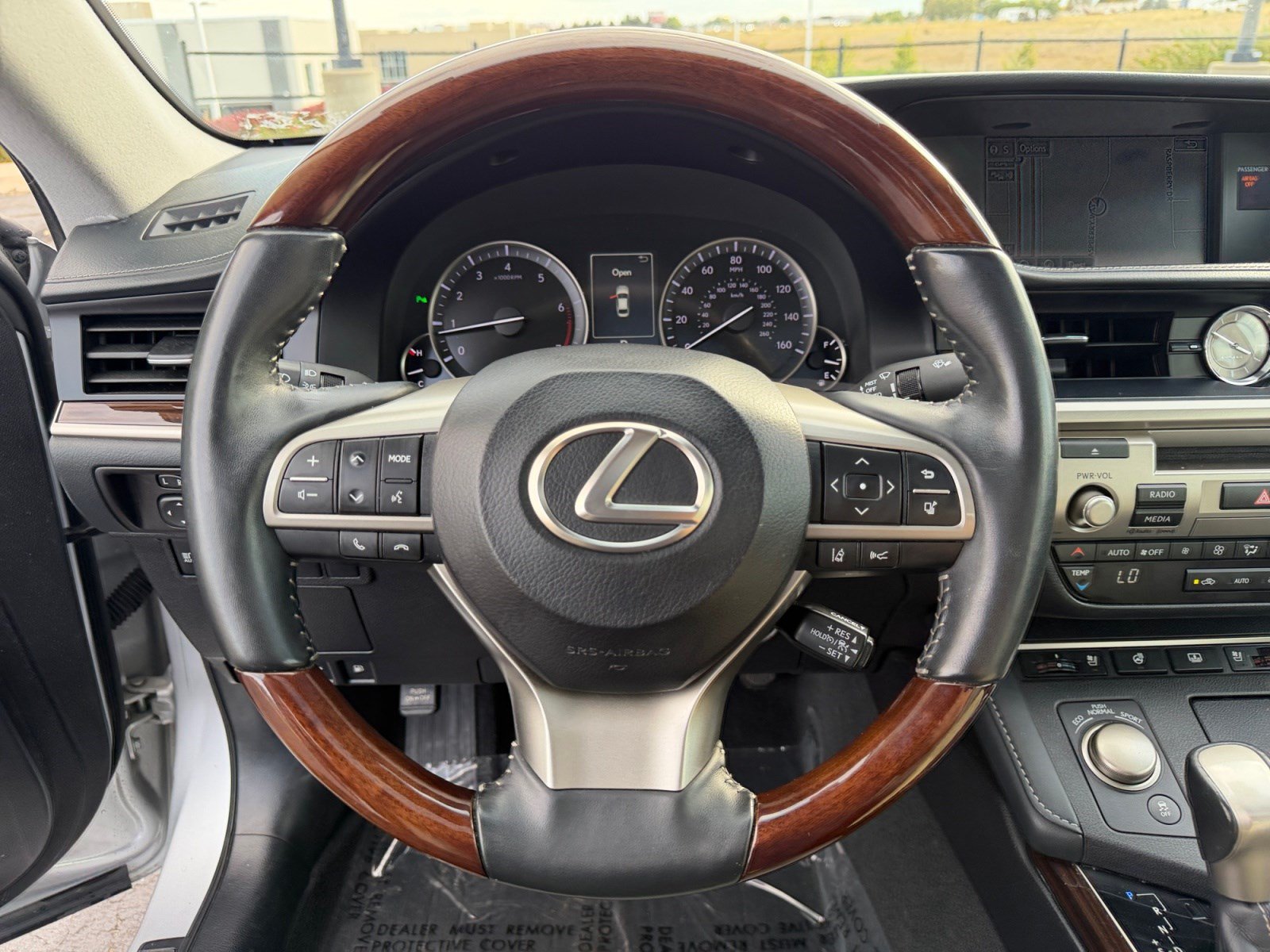 Used 2016 Lexus ES 350 w/ Luxury Package w/Wood Trim FWD image 9