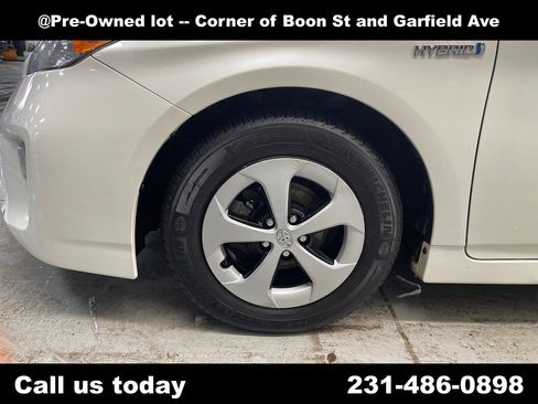 Used 2014 Toyota Prius Two FWD image 11