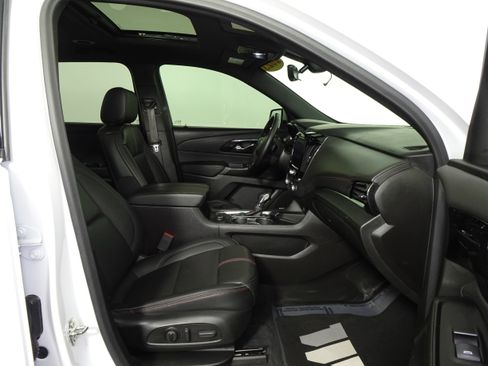Used 2023 Chevrolet Traverse RS image 34