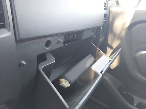 Used 2015 Nissan Titan SV w/ SV Value Truck Package image 25