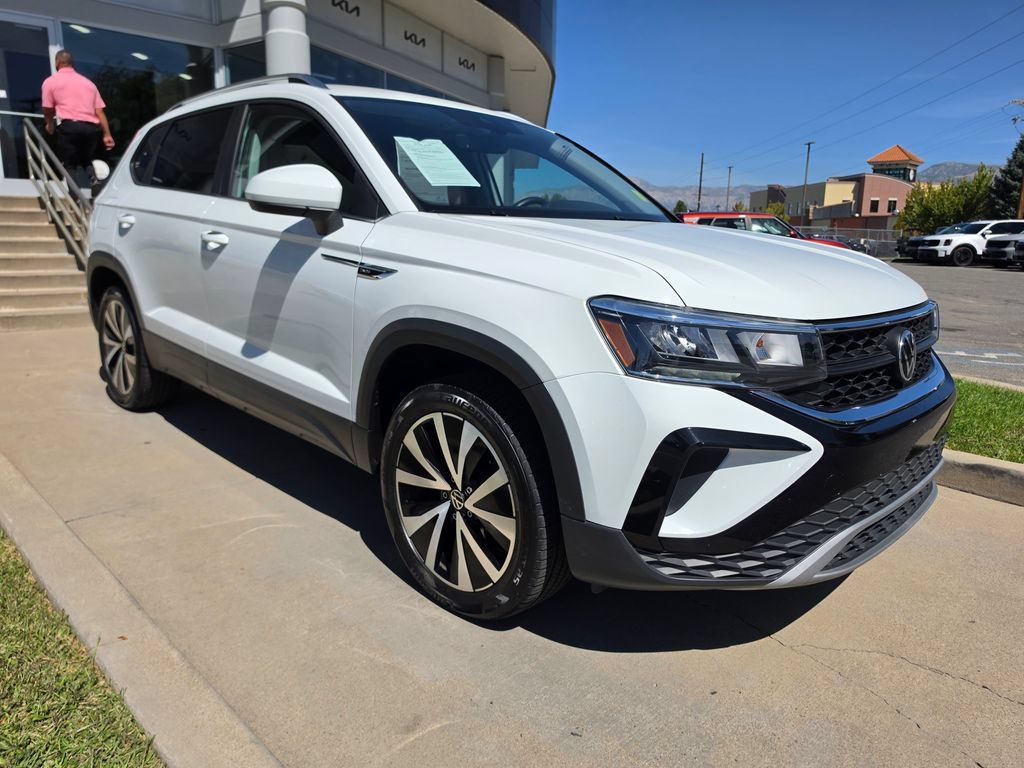 Used 2022 Volkswagen Taos SE AWD/4WD image 3