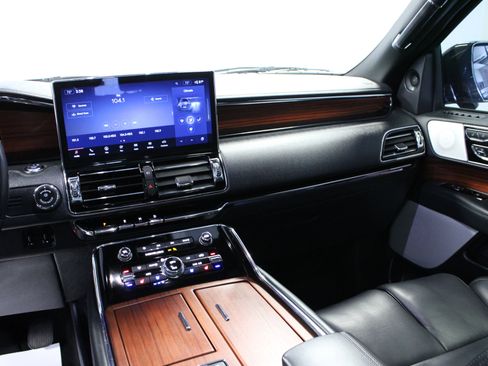 Used 2024 Lincoln Navigator L Reserve AWD/4WD image 21