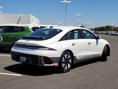 Used 2024 Hyundai Ioniq 6 SE RWD image 6