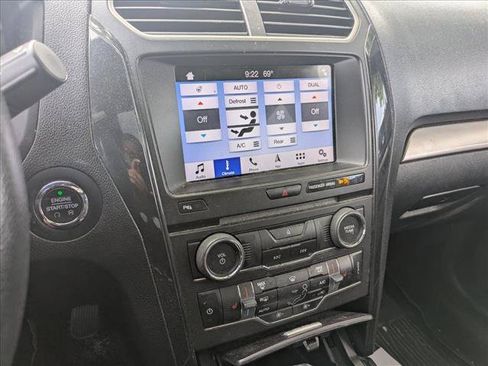 Used 2018 Ford Explorer XLT w/ Equipment Group 202A FWD image 10