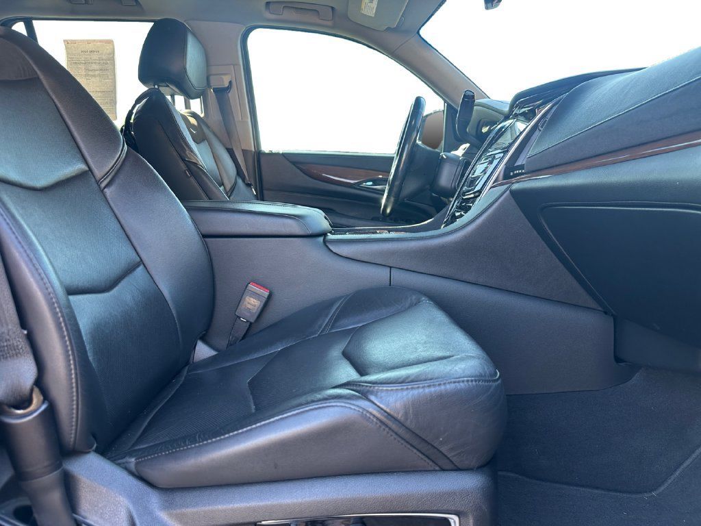 Used 2019 Cadillac Escalade Premium Luxury AWD/4WD image 12