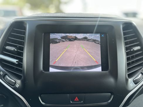 Used 2020 Jeep Cherokee Latitude FWD image 29