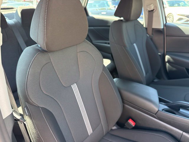 Used 2026 Hyundai Elantra SE FWD image 25
