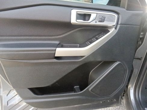 Used 2022 Ford Explorer Limited w/ Equipment Group 301A image 11