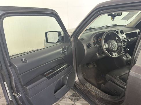 Used 2017 Jeep Patriot High Altitude FWD image 9