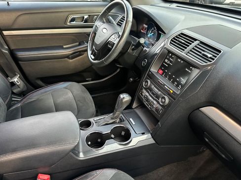 Used 2018 Ford Explorer XLT w/ Equipment Group 202A image 17