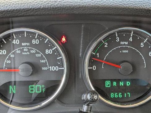 Used 2014 Jeep Wrangler Unlimited Sahara w/ Connectivity Group AWD/4WD image 11