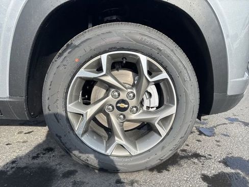 New 2026 Chevrolet Trax LT w/ Driver Confidence Package FWD image 9
