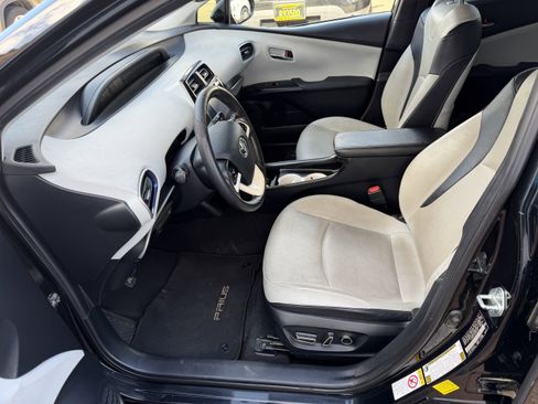 Used 2016 Toyota Prius Four Touring FWD image 16