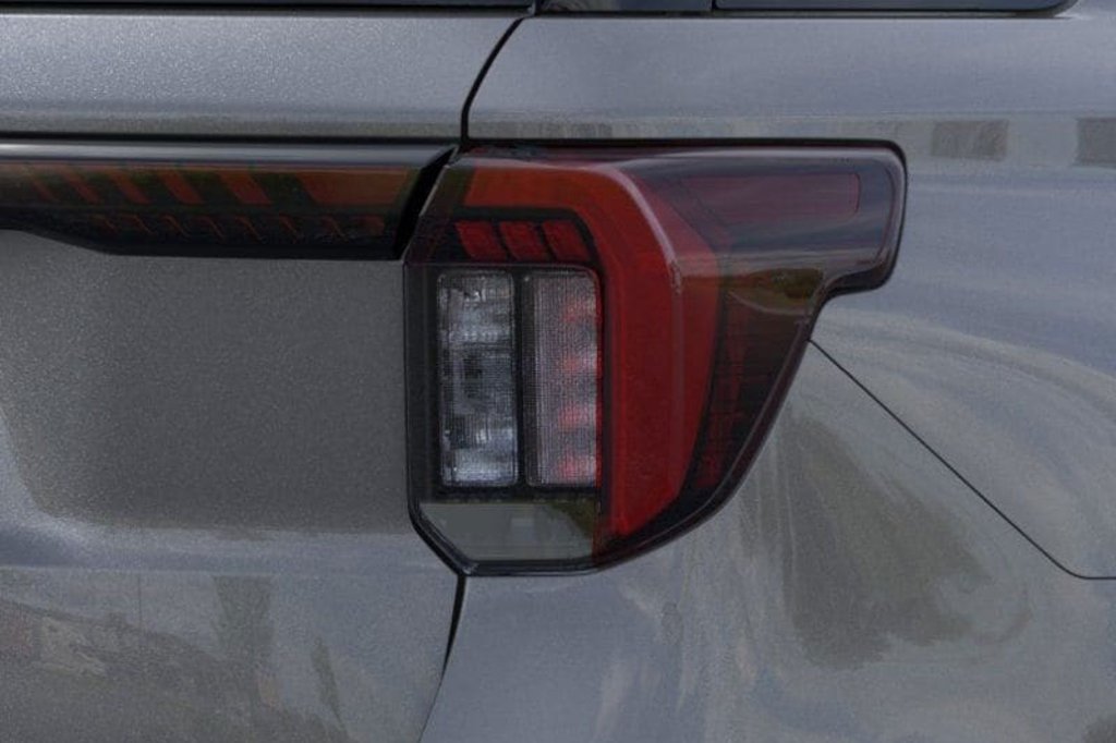 Used 2025 Ford Explorer ST-Line w/ Premium Package RWD image 24