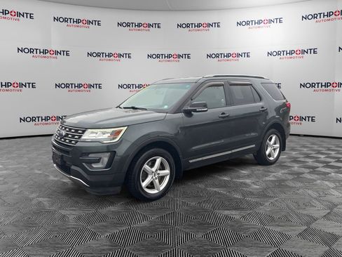 Used 2016 Ford Explorer XLT w/ Equipment Group 201A AWD/4WD image 2