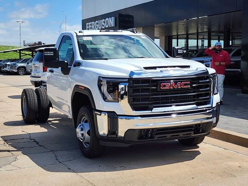New 2026 GMC Sierra 3500 Pro w/ Convenience Package AWD/4WD image 1