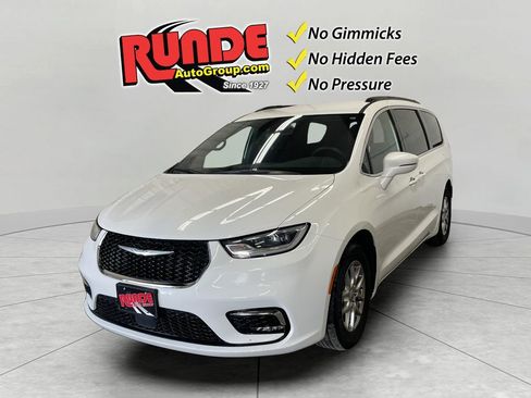 Used 2022 Chrysler Pacifica Touring image 1