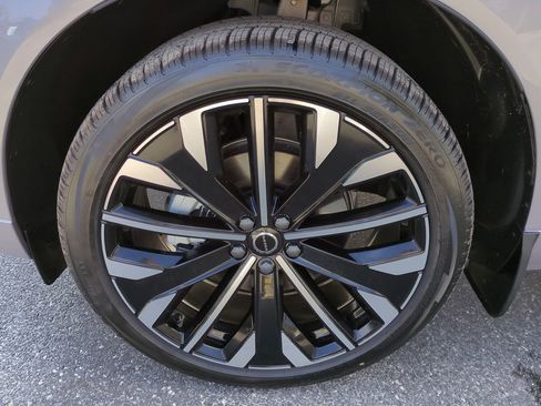 New 2026 Volvo XC60 B5 Ultra w/ Climate Package image 11