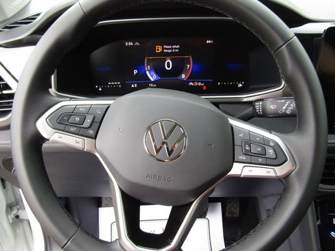 New 2026 Volkswagen Taos SE AWD/4WD image 12