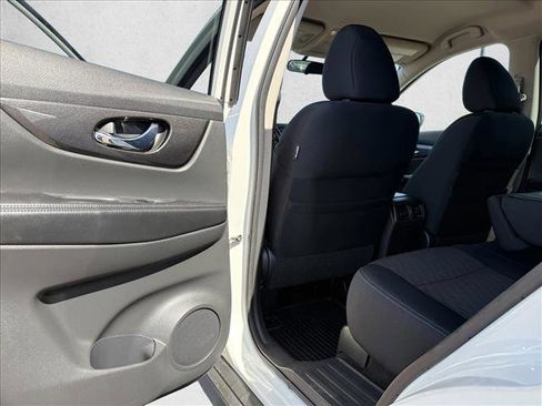 Used 2018 Nissan Rogue S FWD image 20