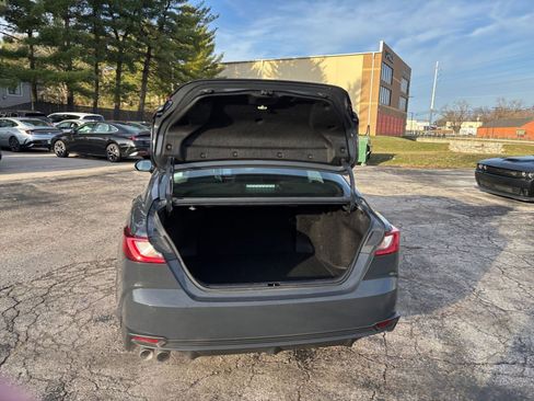Used 2025 Toyota Camry SE image 29
