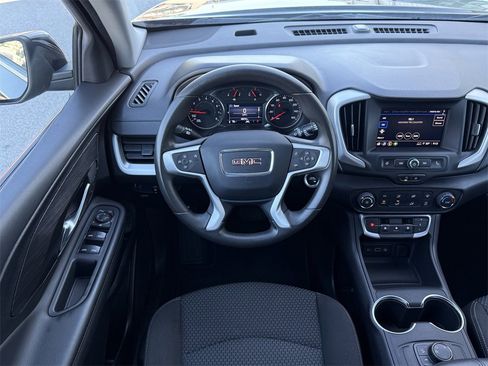 Used 2024 GMC Terrain SLE image 14