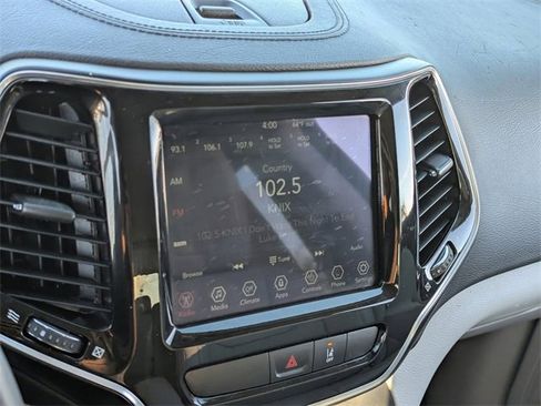 Used 2022 Jeep Cherokee Limited image 26