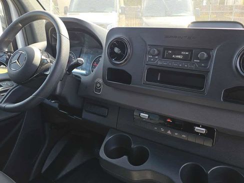Used 2025 Mercedes-Benz Sprinter 2500 image 12