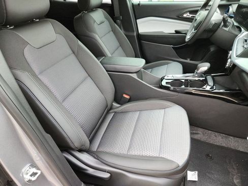 New 2025 Chevrolet Trax LT w/ Driver Confidence Package FWD image 25