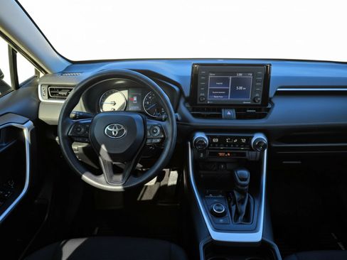 Used 2020 Toyota RAV4 LE image 12