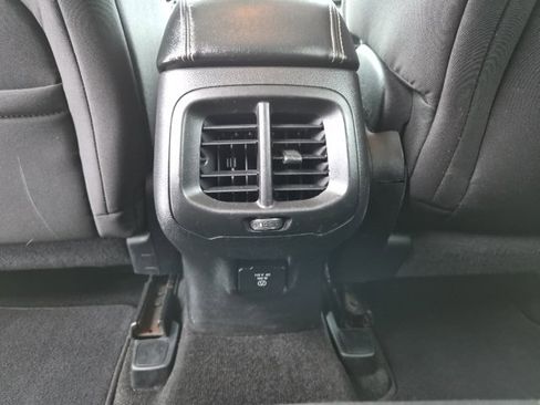 Used 2015 Jeep Cherokee Latitude image 31