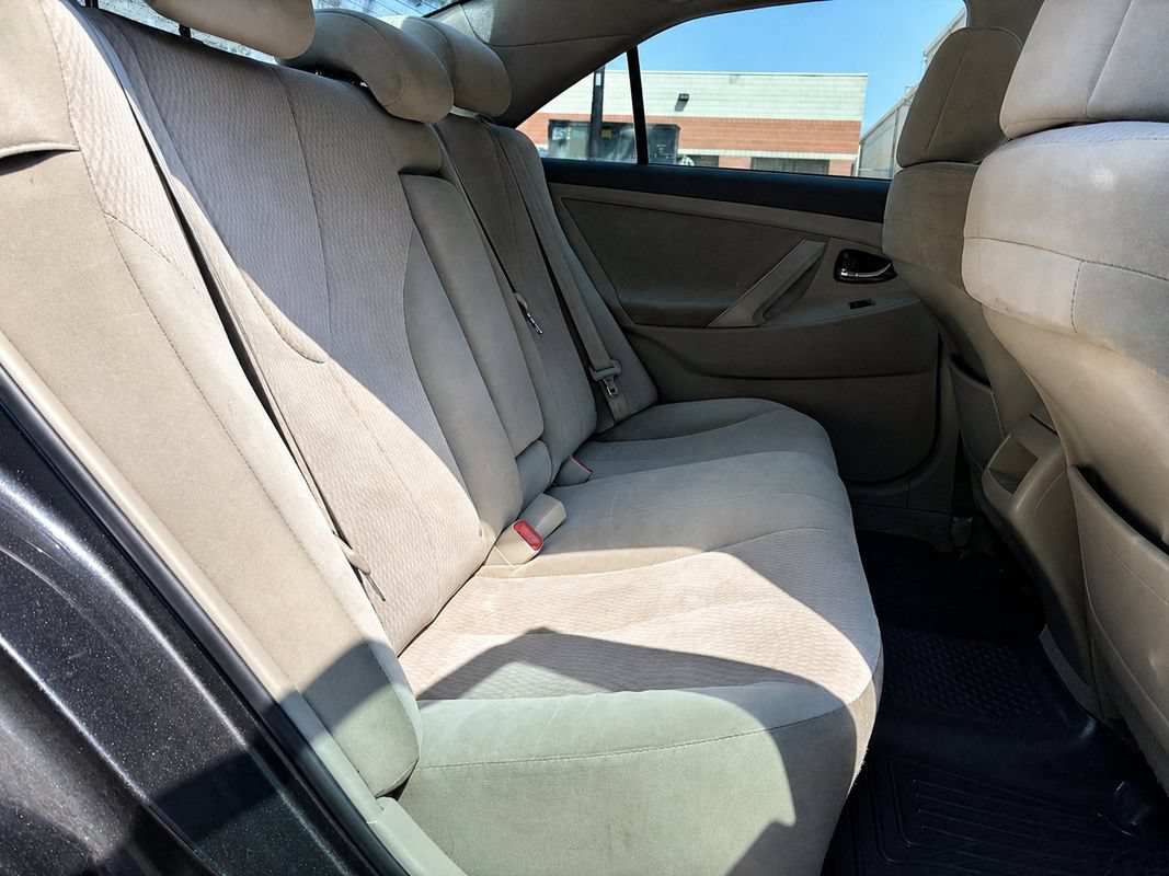 Used 2010 Toyota Camry LE FWD image 15