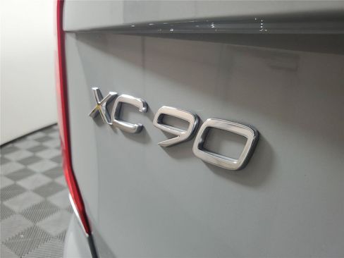 Certified 2025 Volvo XC90 B6 Plus w/ Protection Package Premier AWD/4WD image 8