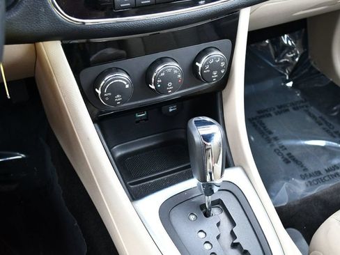 Used 2012 Chrysler 200 Limited FWD image 66