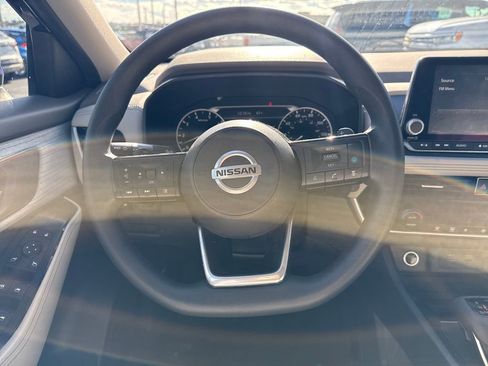 Used 2021 Nissan Rogue SV image 18